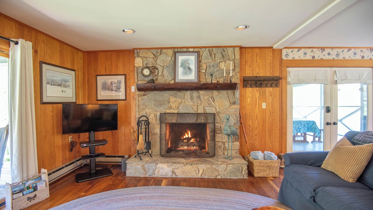 Photo of Livingroom in West Jefferson