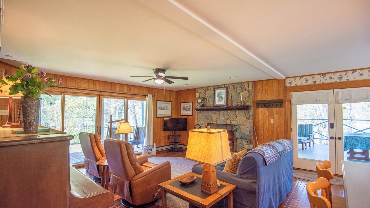 Photo of Livingroom in West Jefferson