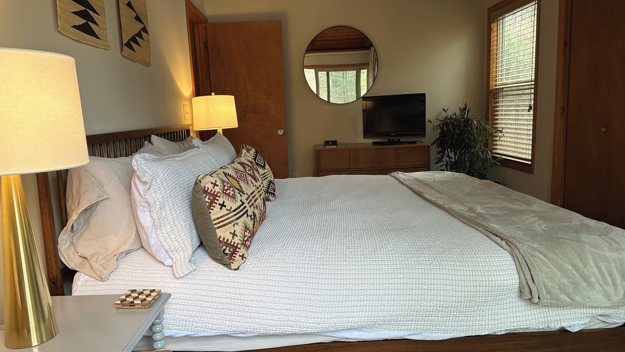 Photo of Bedroom in Berkeley Springs