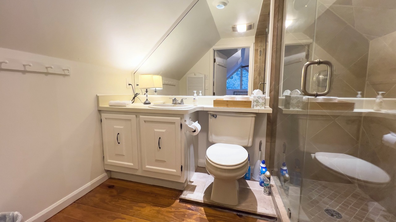 Photo of Bathroom in Mirror Lake