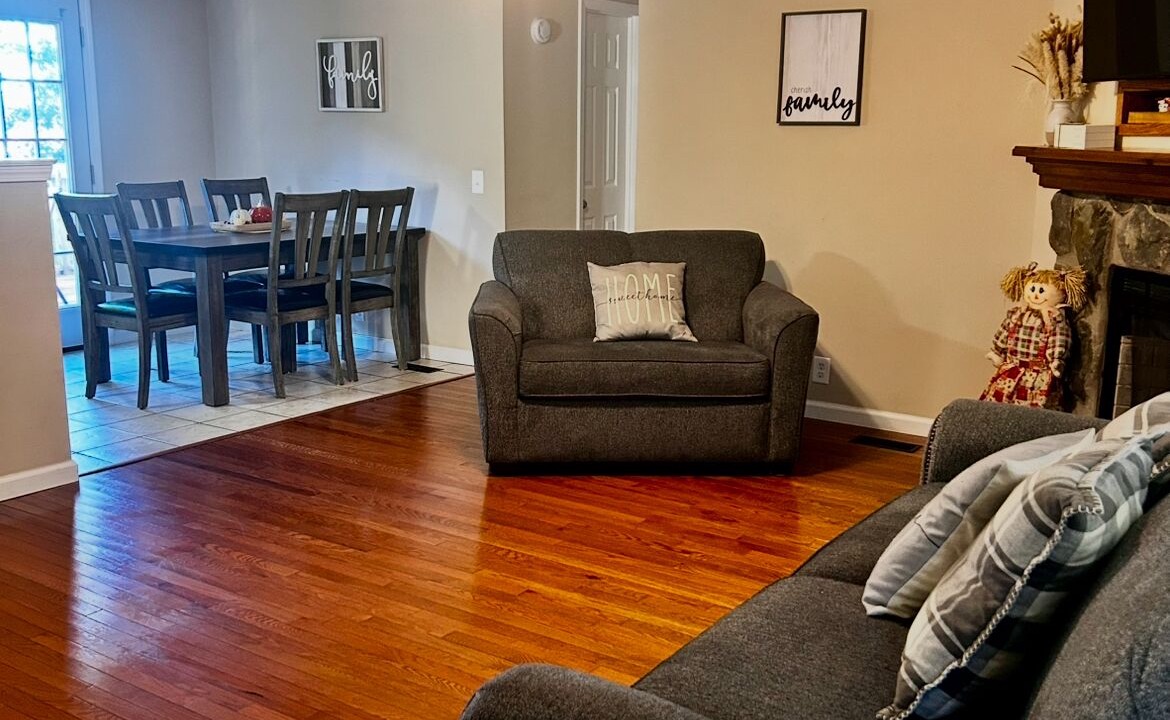 Photo of Livingroom in Jonesville