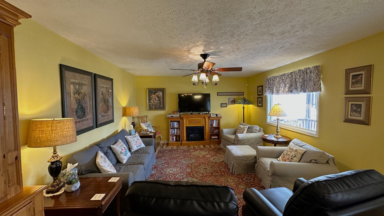 Photo of Livingroom in Rogers