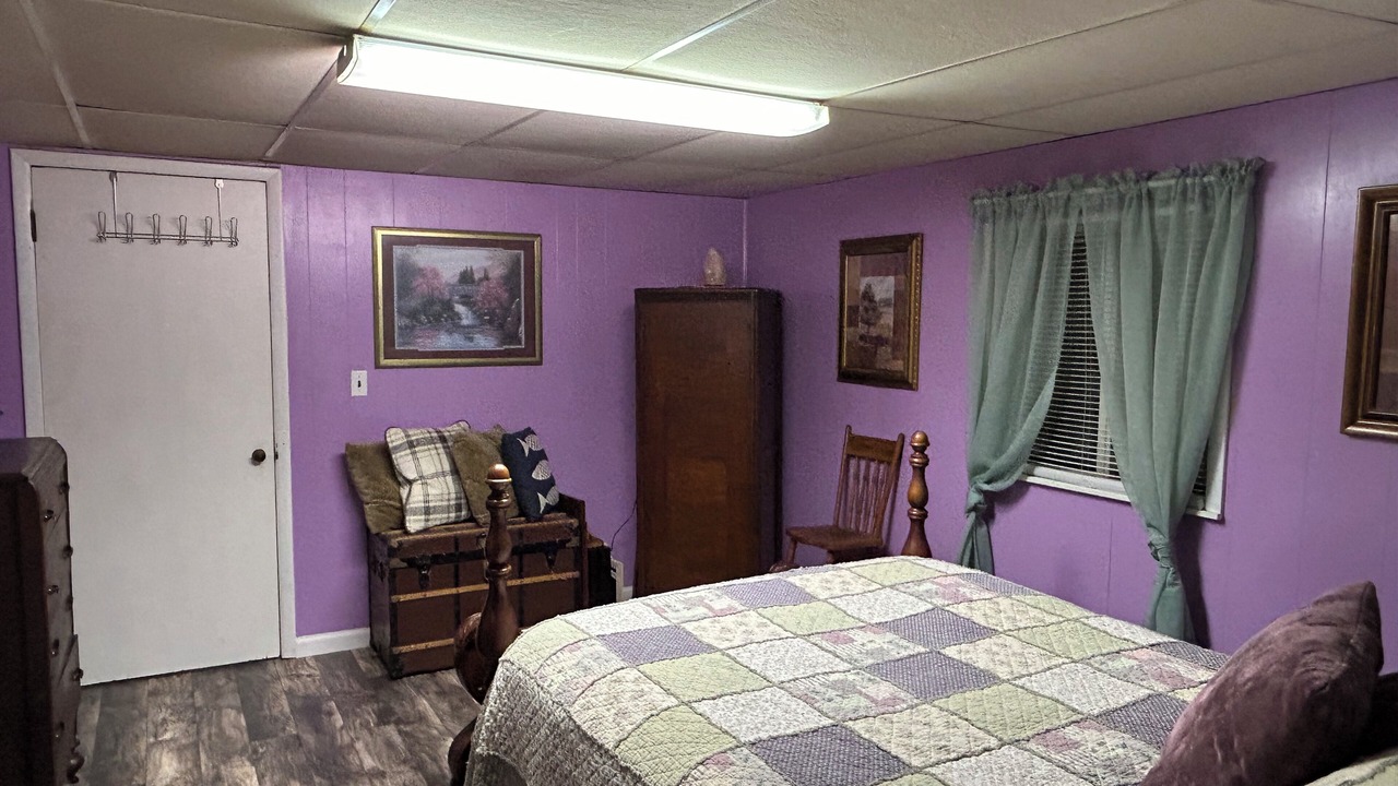 Photo of Bedroom in Frametown