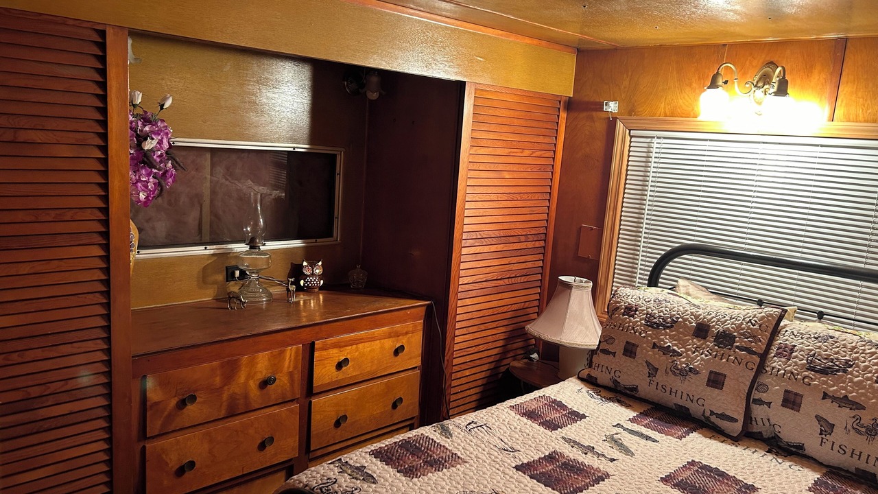 Photo of Bedroom in Frametown
