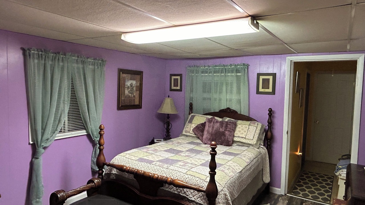 Photo of Bedroom in Frametown