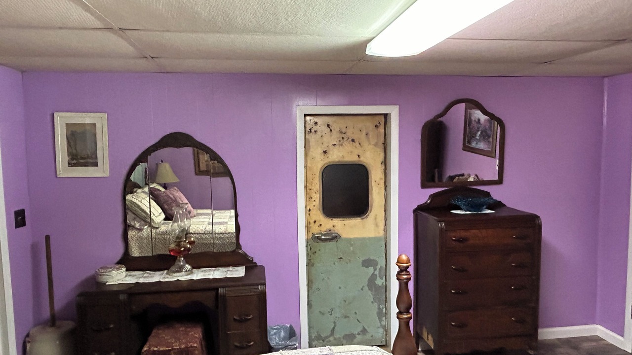 Photo of Bedroom in Frametown