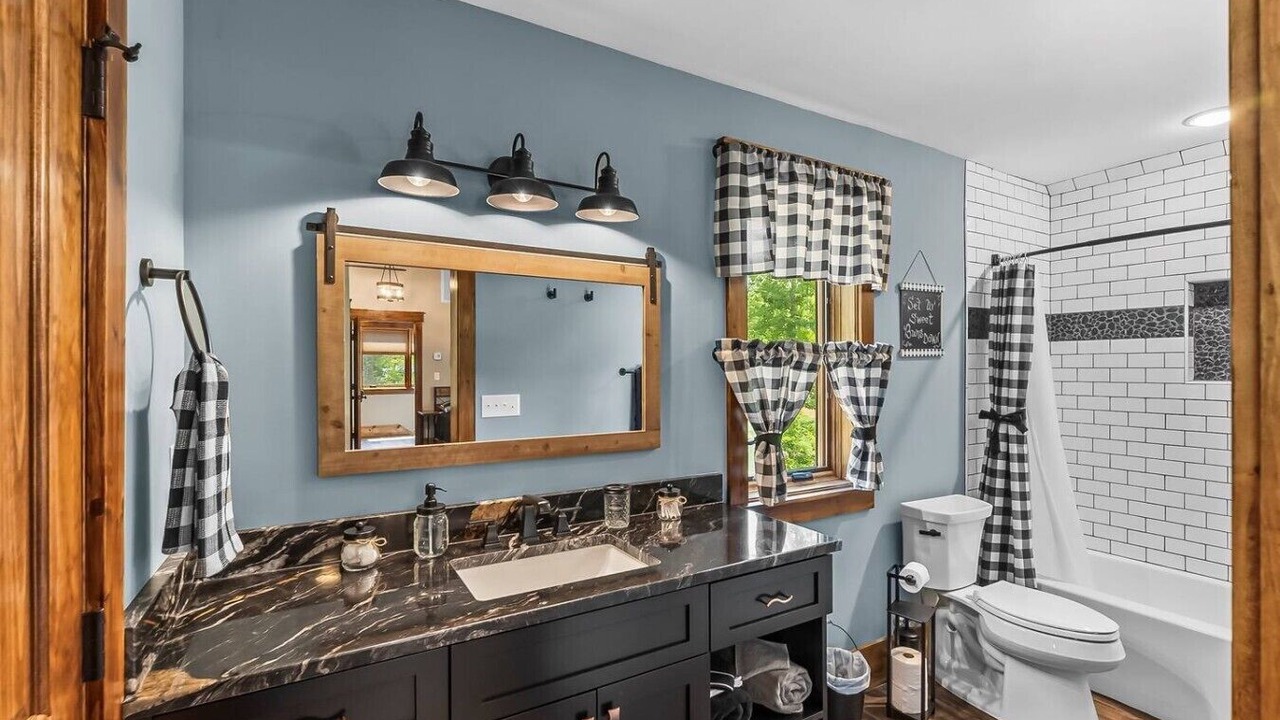 Photo of Bathroom in Nebo