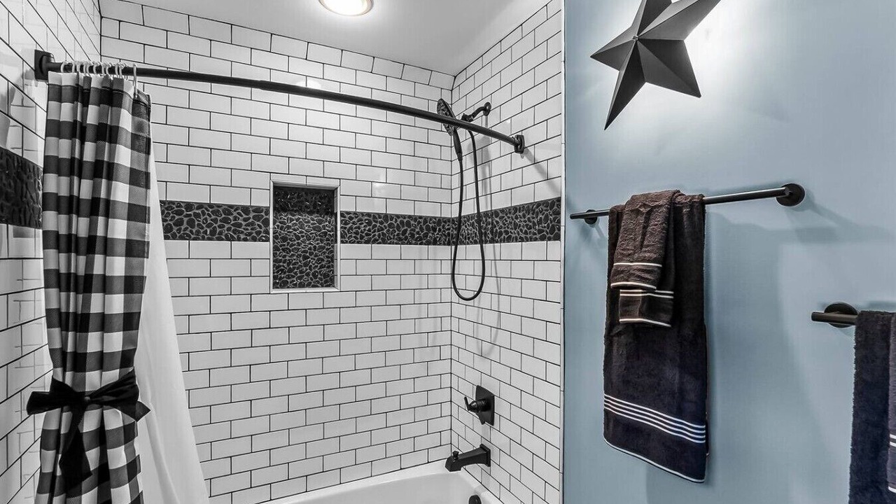 Photo of Bathroom in Nebo