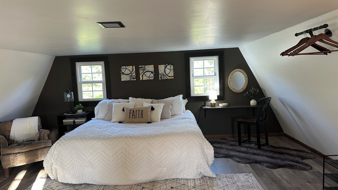 Photo of Bedroom in Laurel Springs
