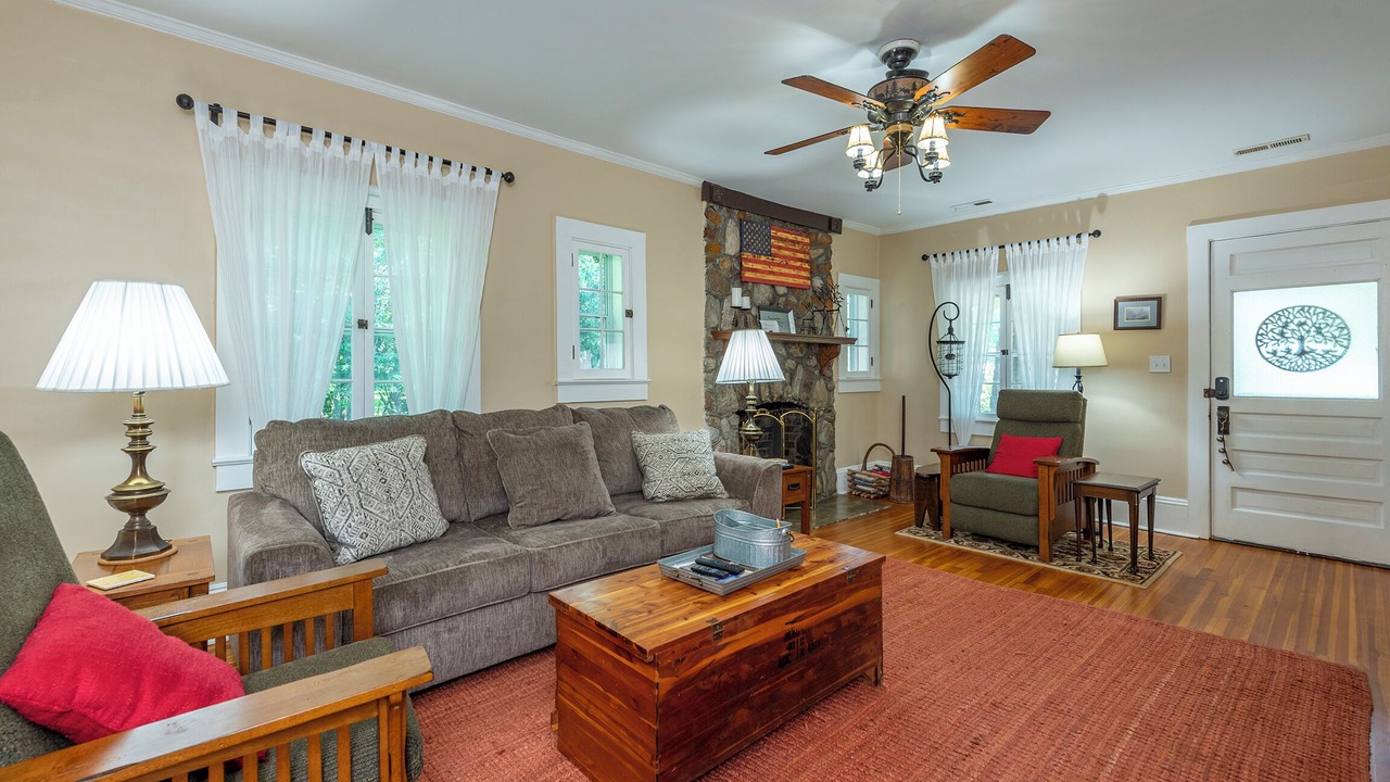 Photo of Livingroom in Black Mountain