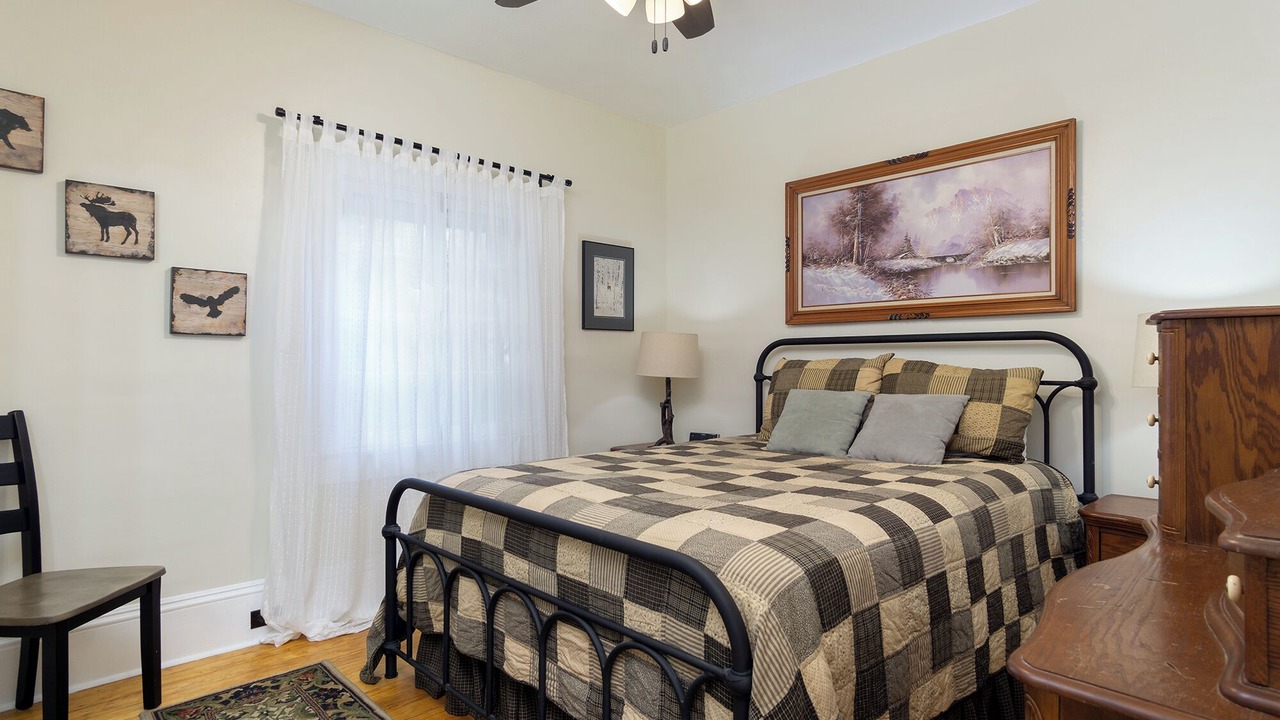 Photo of Bedroom in Black Mountain