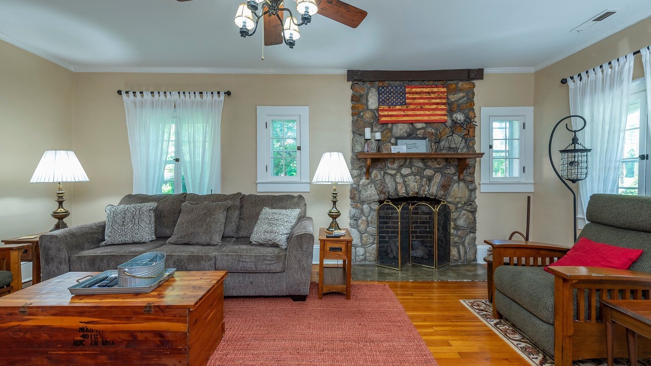 Photo of Livingroom in Black Mountain