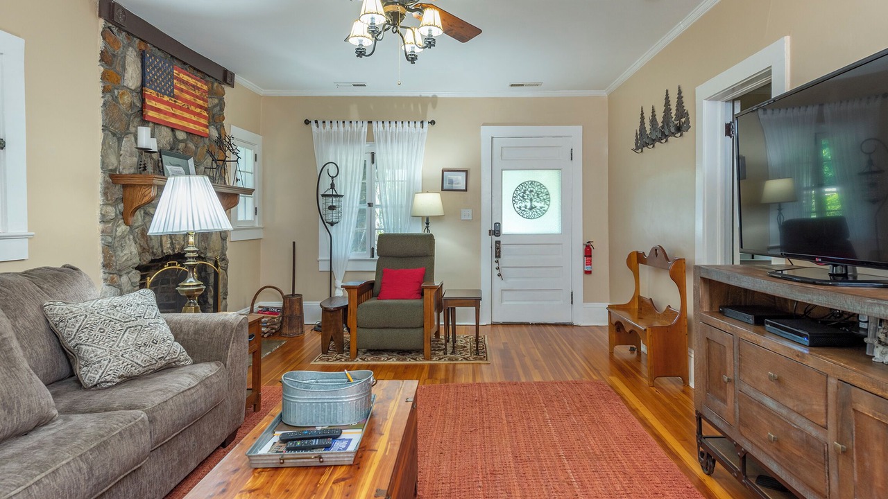 Photo of Livingroom in Black Mountain
