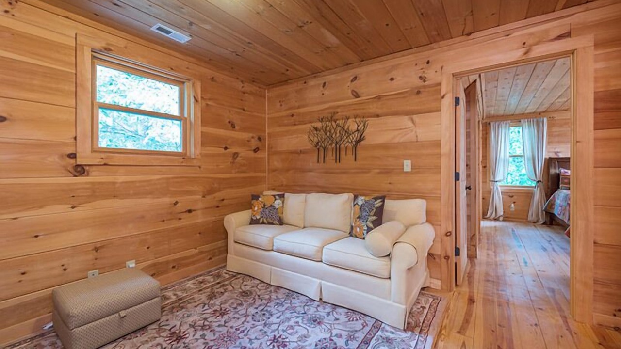 Photo of Livingroom in Fairview