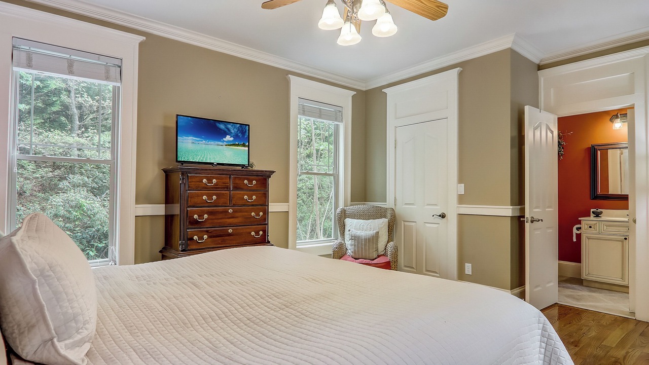 Photo of Bedroom in Lake Lure