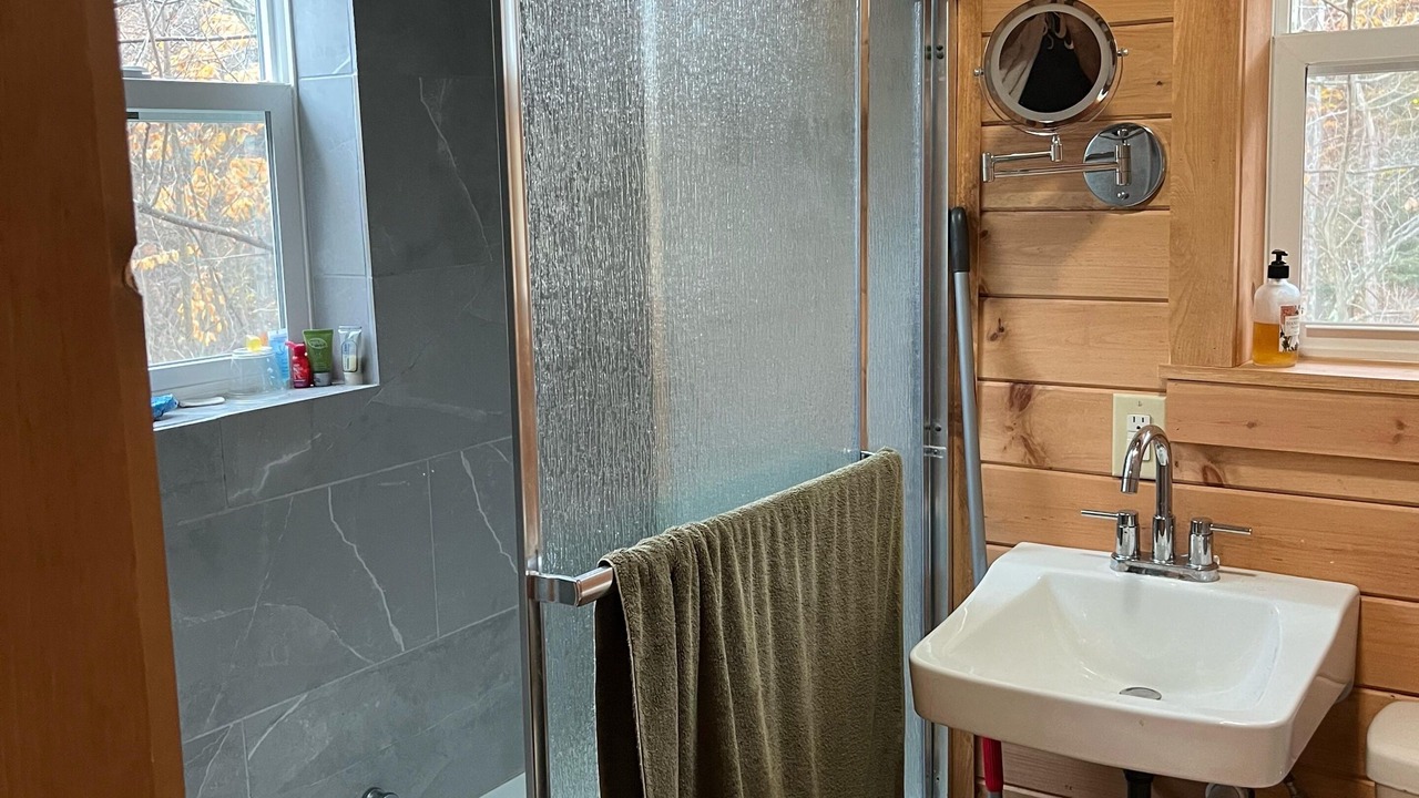 Photo of Bathroom in Elk Garden