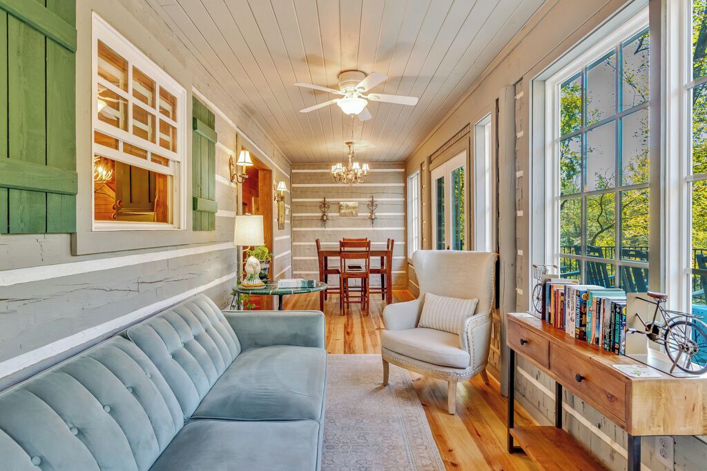 Photo of Livingroom in Rutherfordton