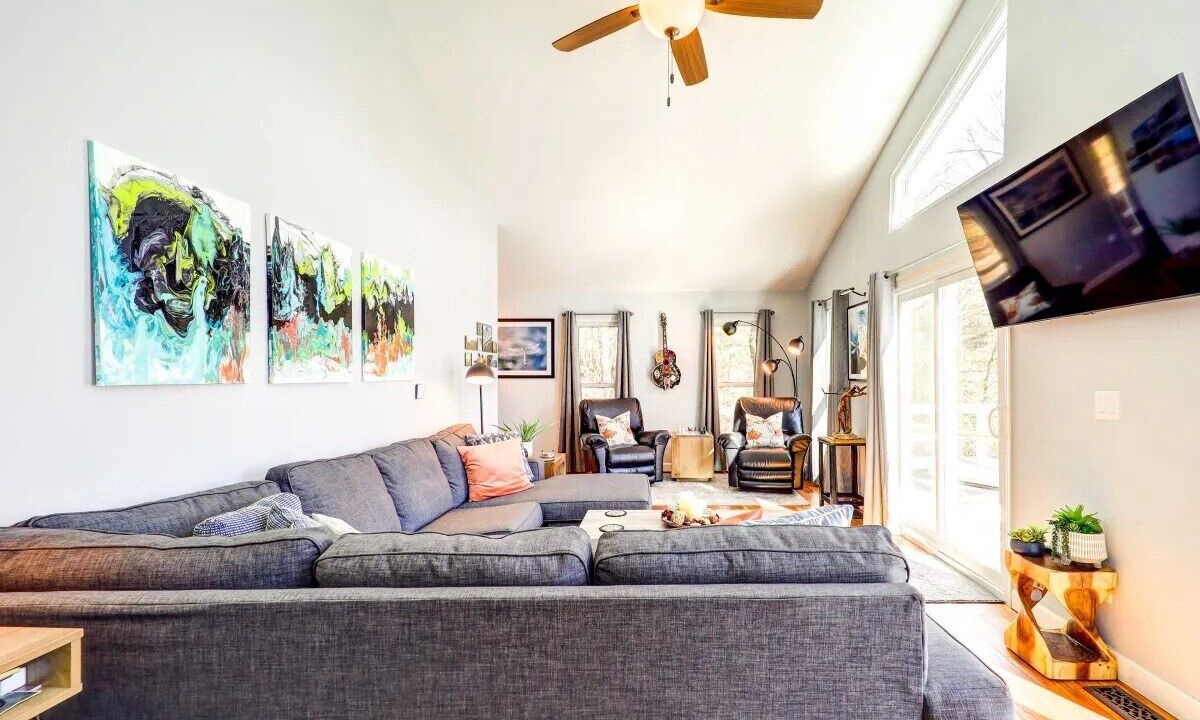 Photo of Livingroom in Millers Creek