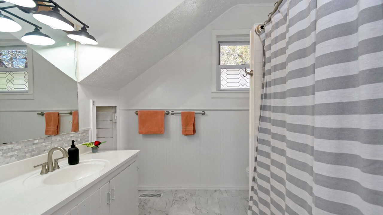 Photo of Bathroom in Newland