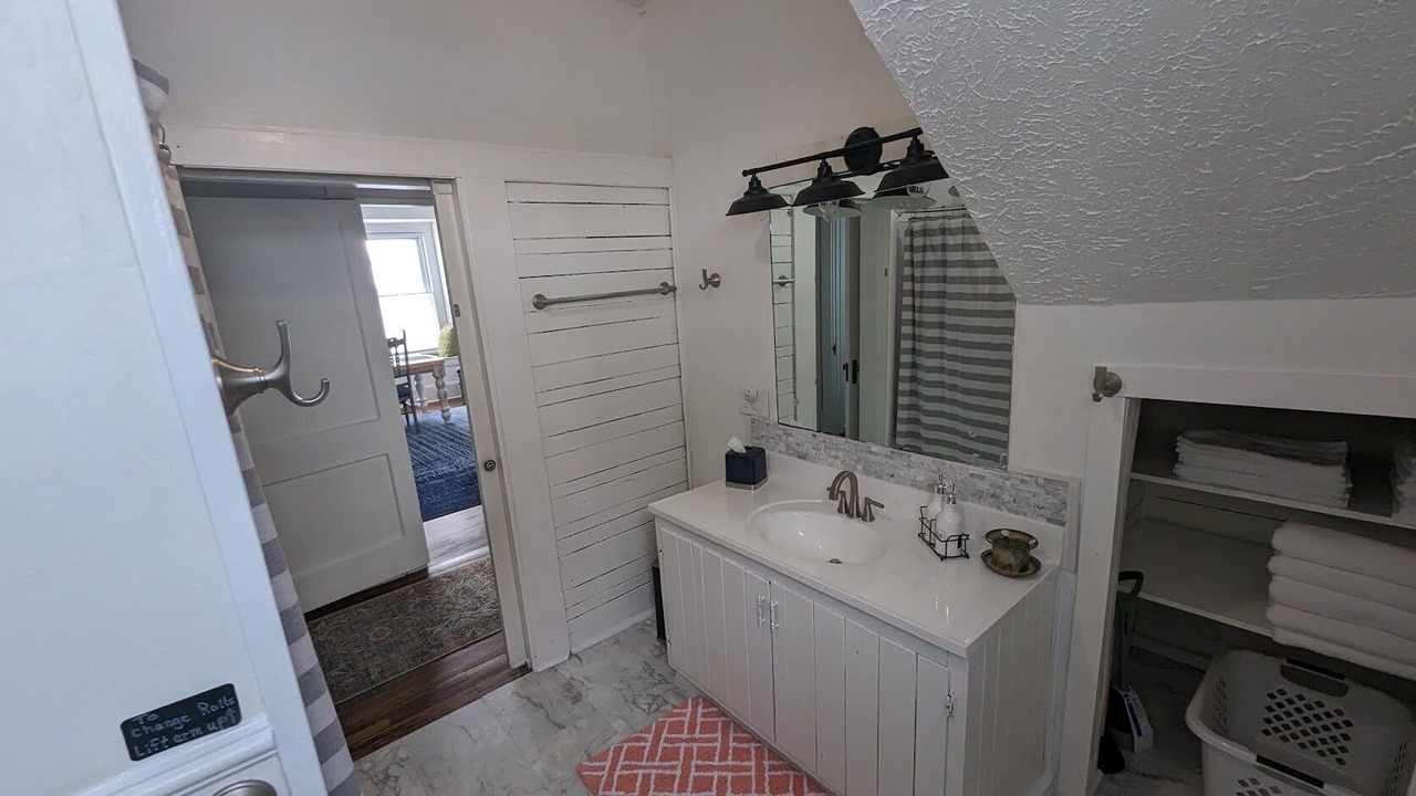Photo of Bathroom in Newland