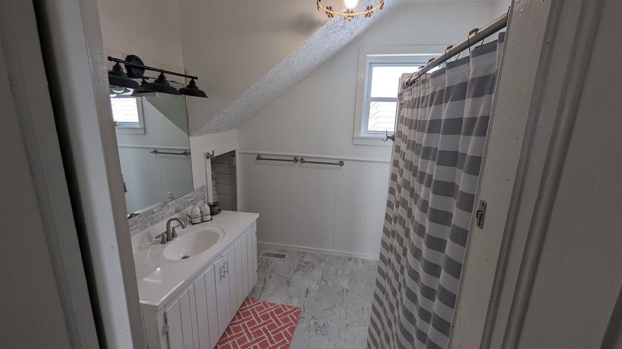 Photo of Bathroom in Newland
