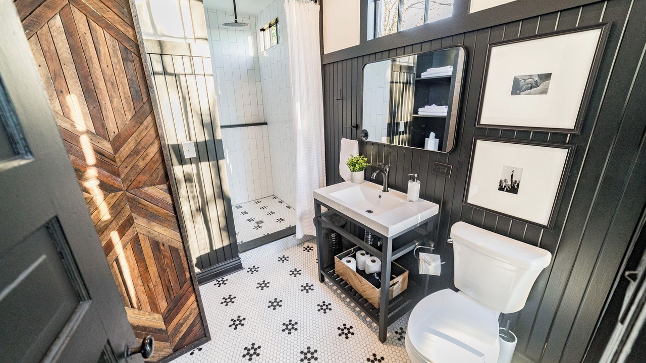 Photo of Bathroom in Court House Hill