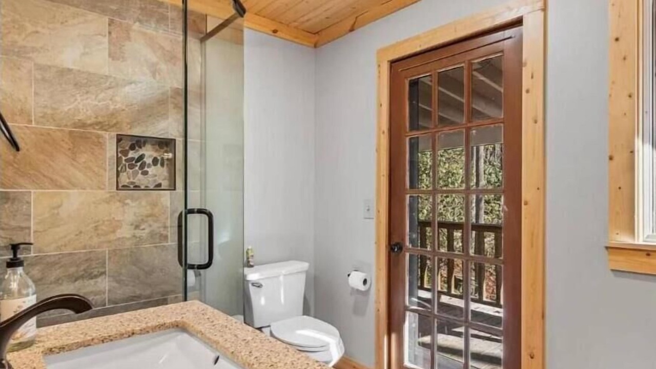 Photo of Bathroom in Newland