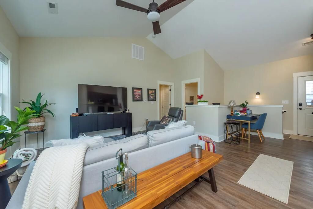 Photo of Livingroom in Five Points