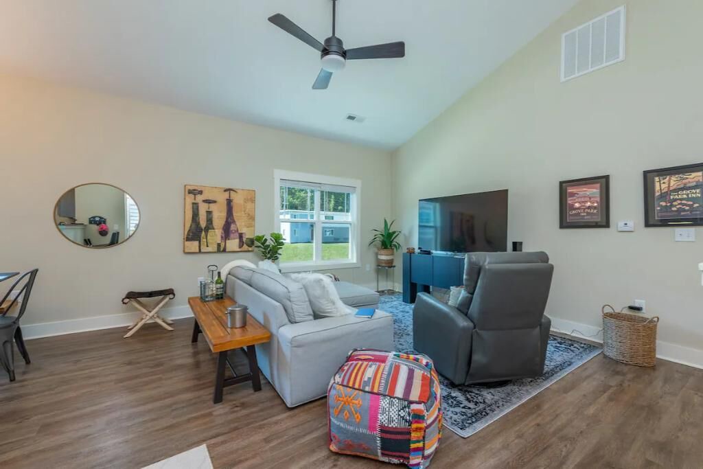 Photo of Bedroom in Five Points