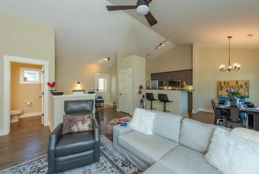 Photo of Livingroom in Five Points