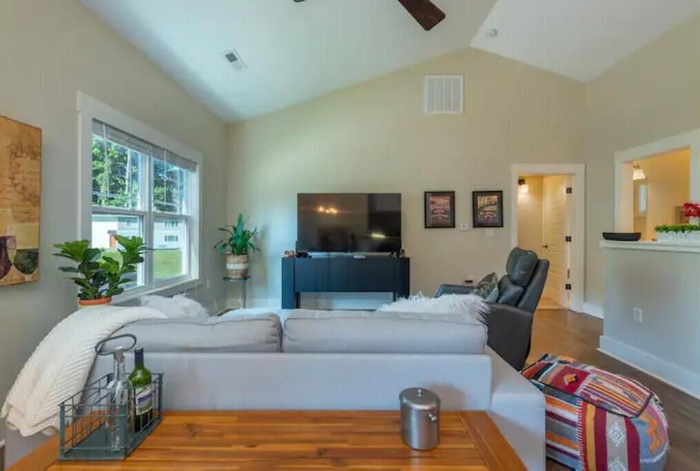 Photo of Bedroom in Five Points