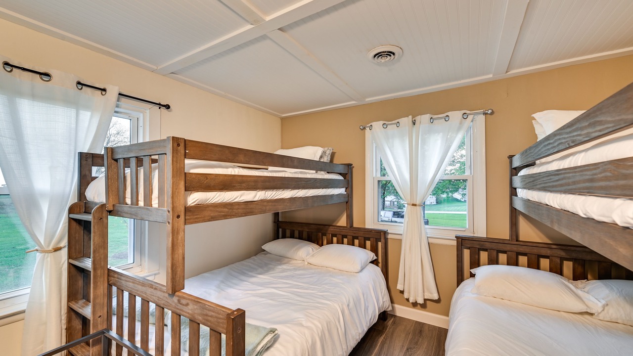 Photo of Bedroom in Crittenden