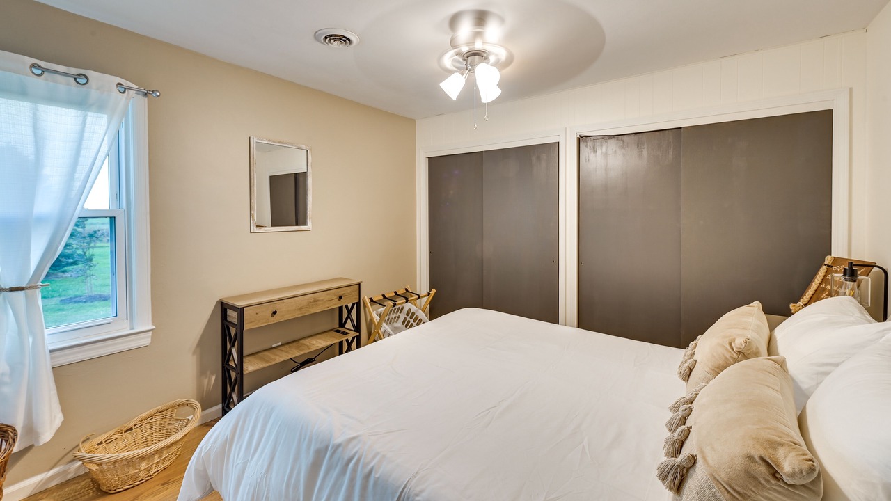 Photo of Bedroom in Crittenden