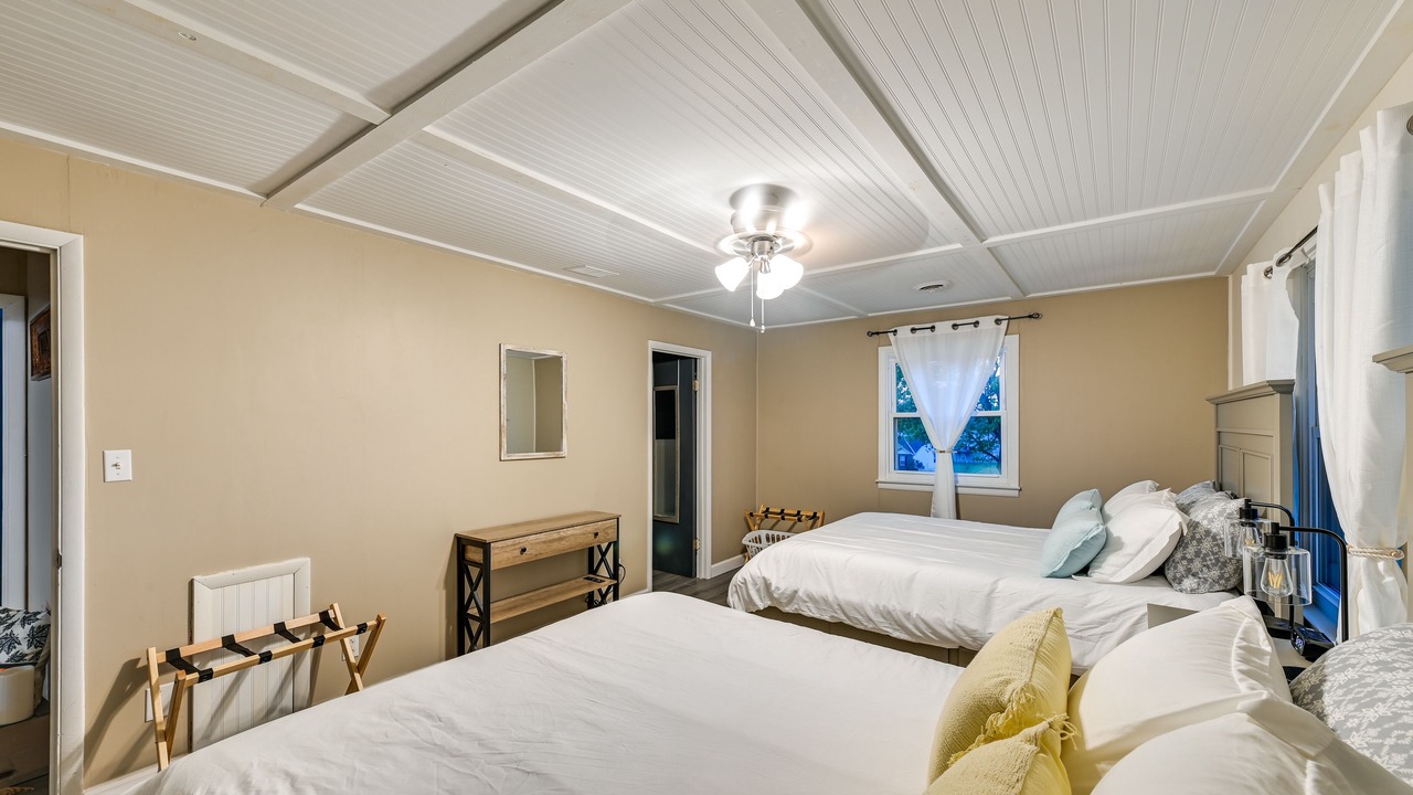 Photo of Bedroom in Crittenden