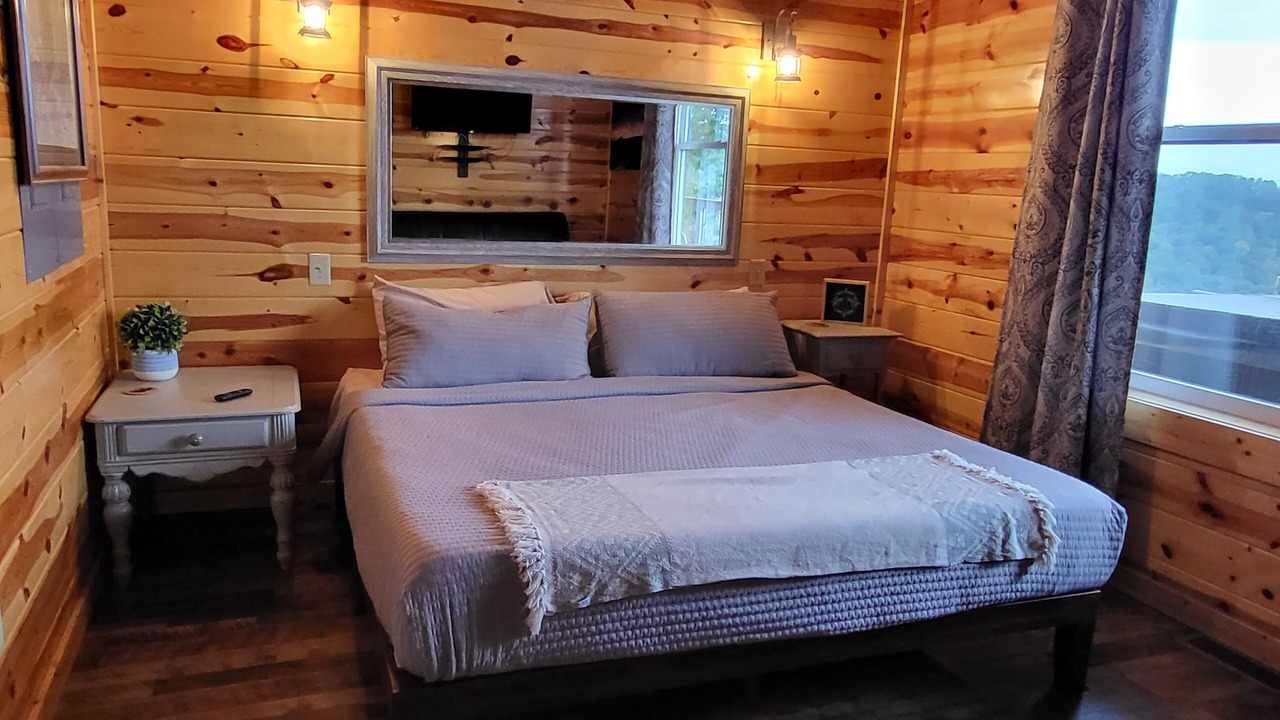 Photo of Bedroom in Frenchburg