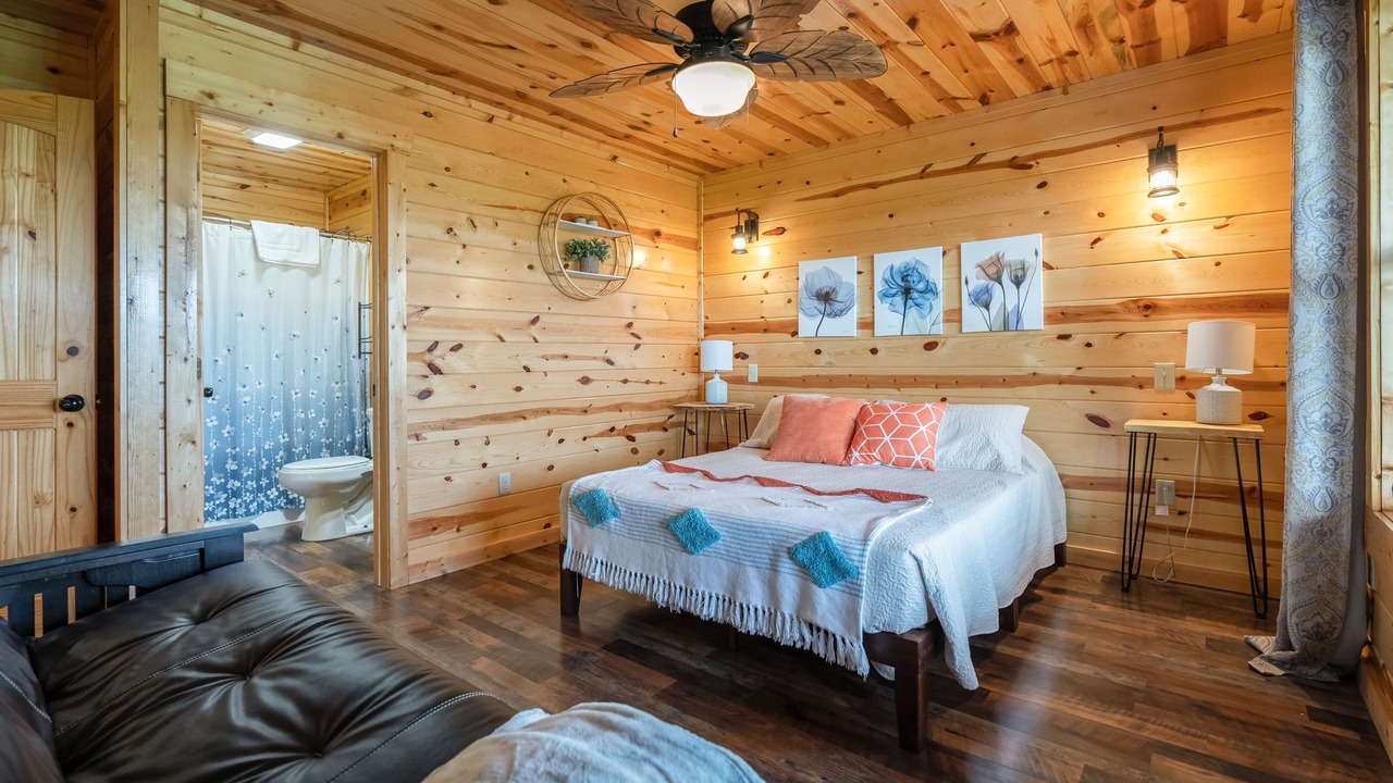 Photo of Bedroom in Frenchburg