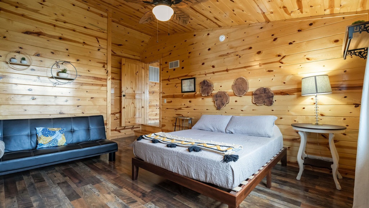 Photo of Bedroom in Frenchburg