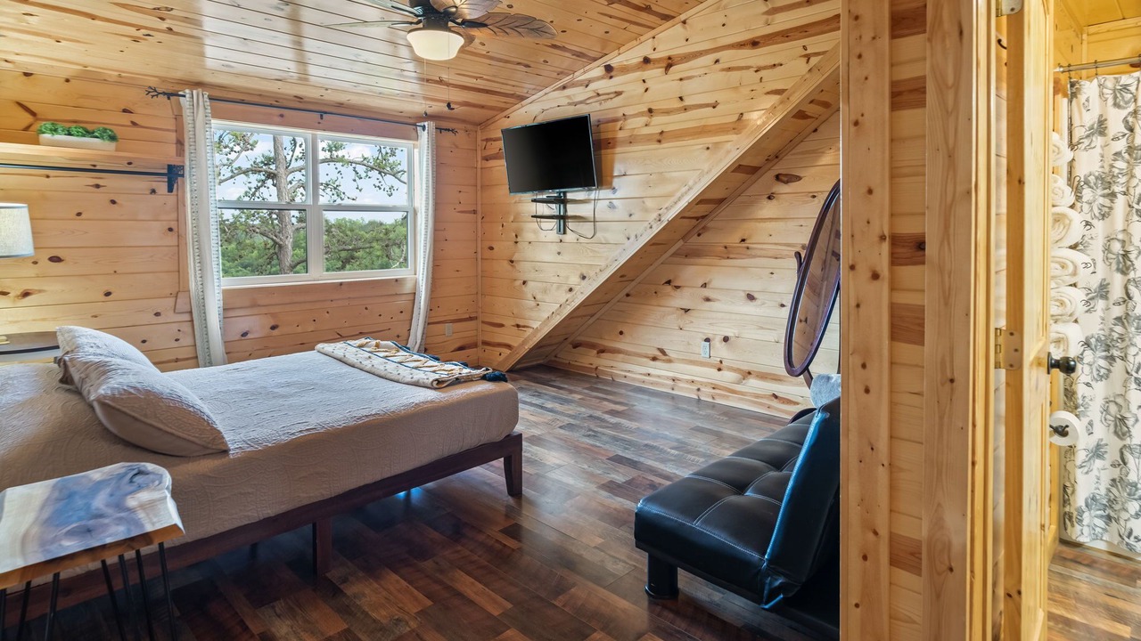 Photo of Bedroom in Frenchburg