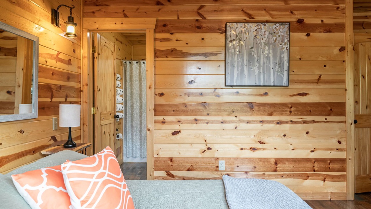 Photo of Bedroom in Frenchburg