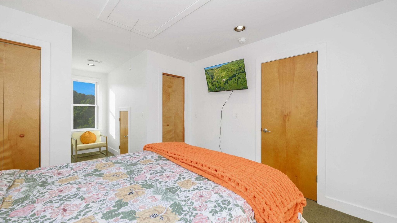 Photo of Bedroom in Lansing