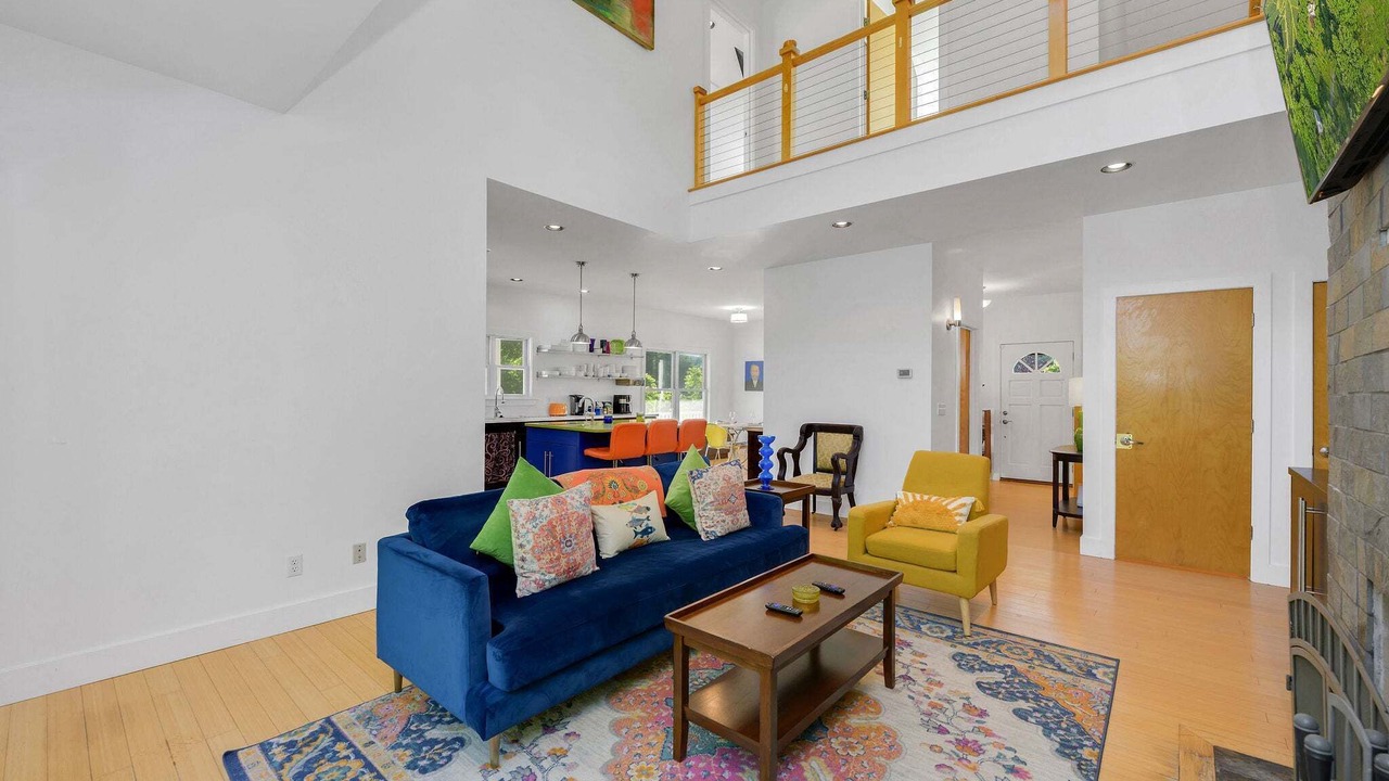 Photo of Livingroom in Lansing