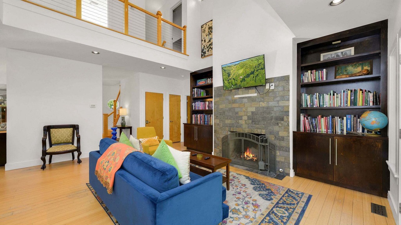 Photo of Livingroom in Lansing
