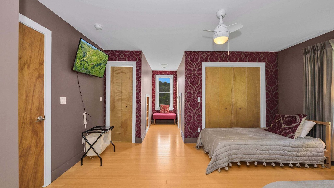 Photo of Bedroom in Lansing