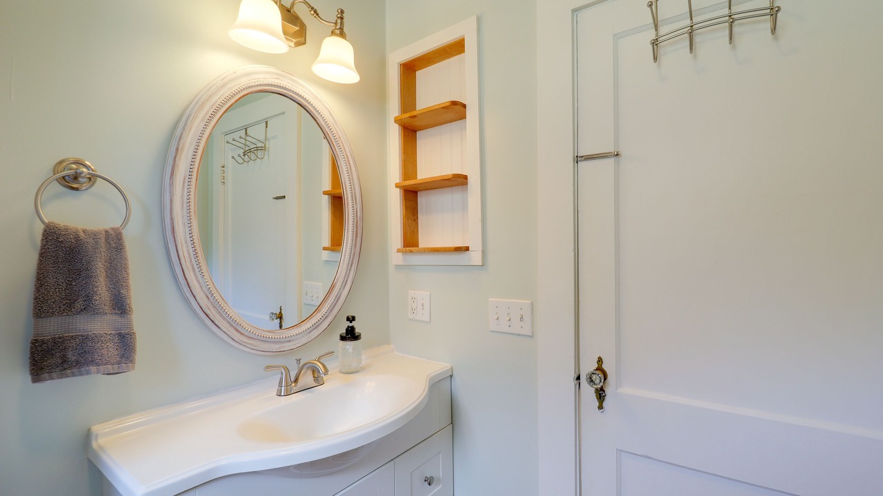 Photo of Bathroom in Roan Mountain