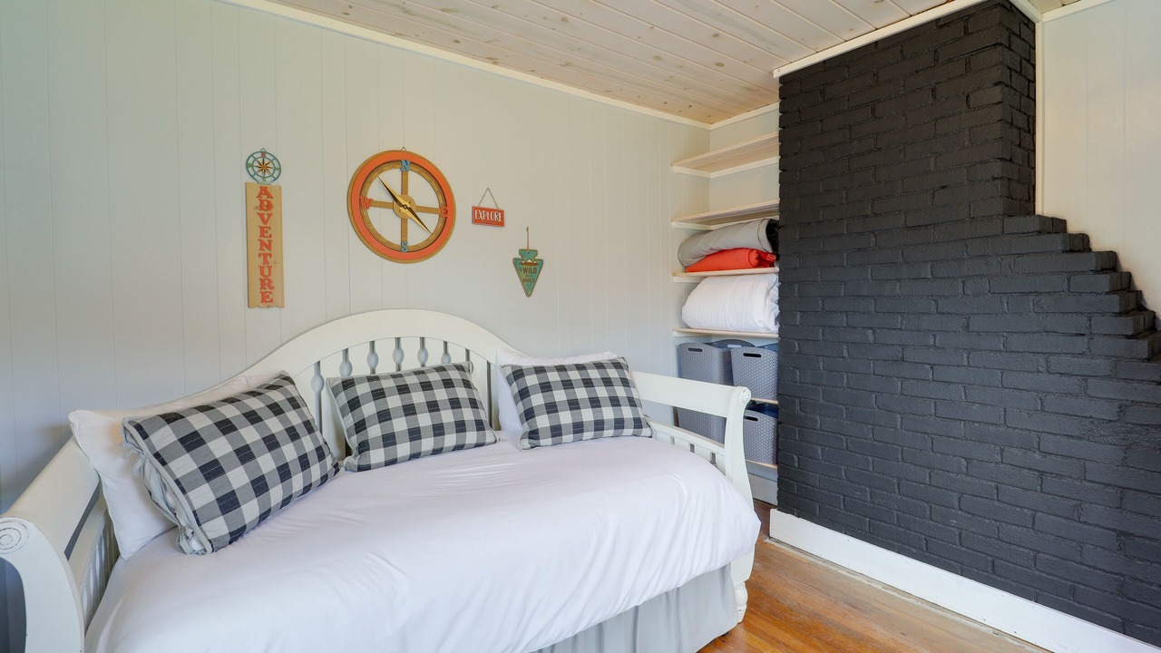 Photo of Bedroom in Roan Mountain