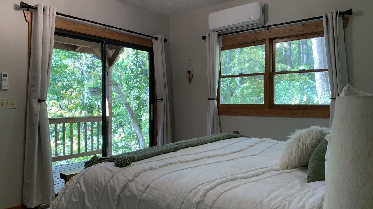 Photo of Bedroom in Swannanoa