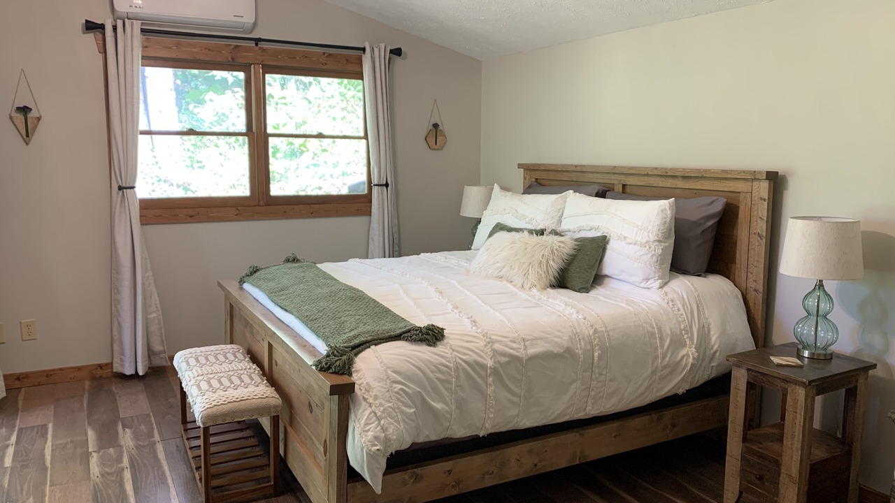 Photo of Bedroom in Swannanoa