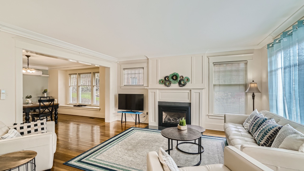 Photo of Livingroom in Lower Queen Anne