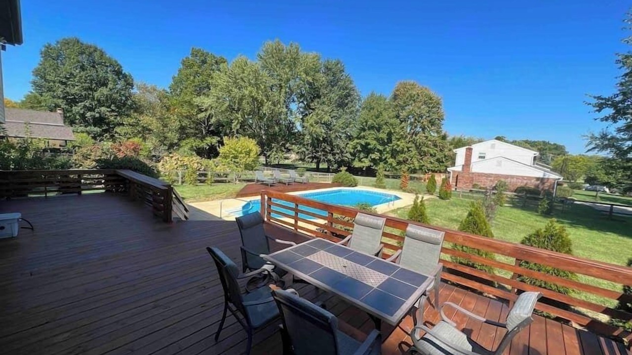 Photo of Outdoor in Roselawn Finance