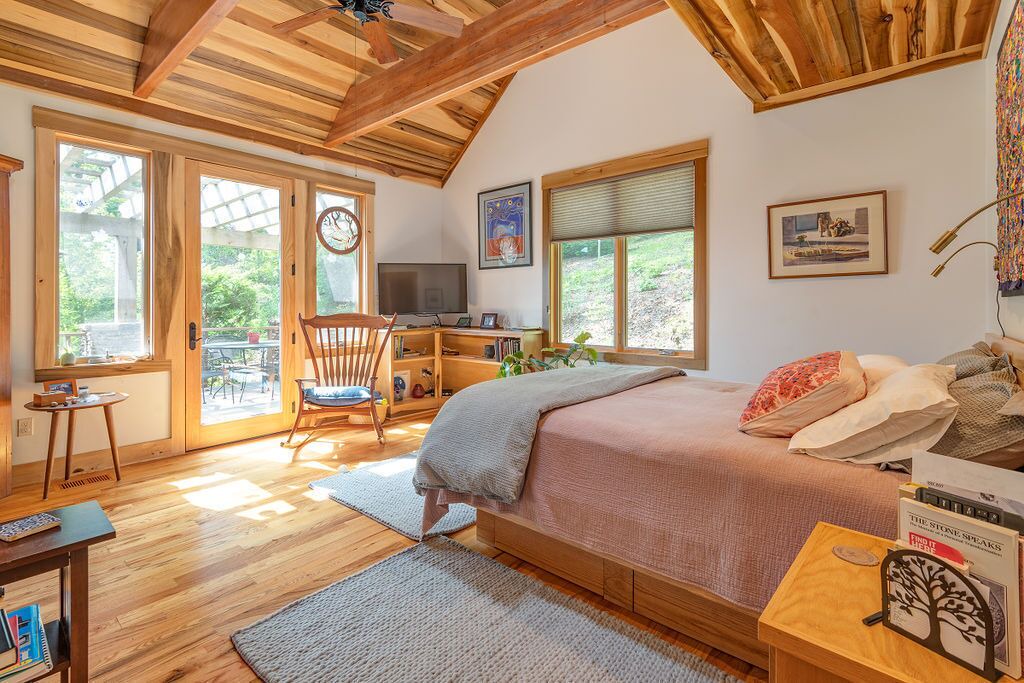 Photo of Bedroom in Woodfin